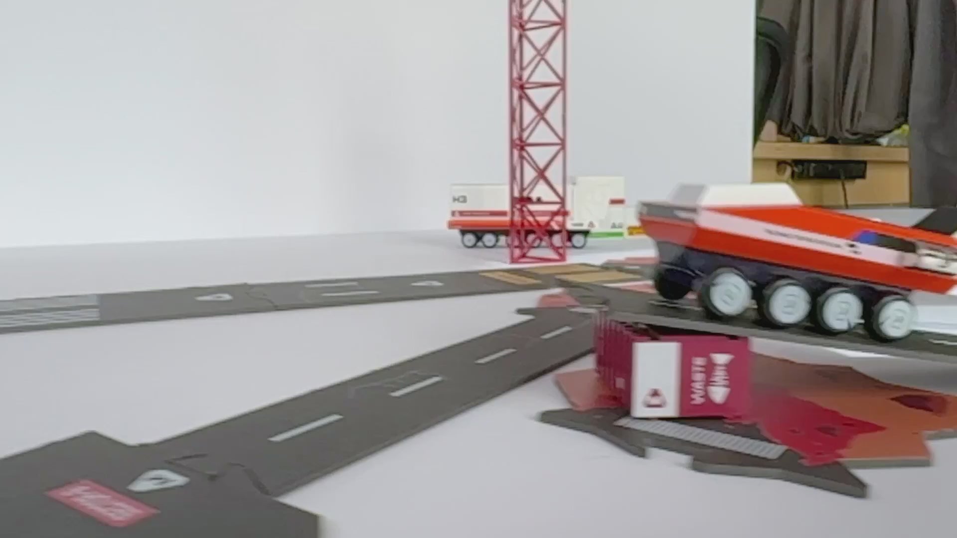 Action video showing Candylab MARGE Dark Depths vehicles and flexible Mars-themed track pieces for dynamic and creative playtime